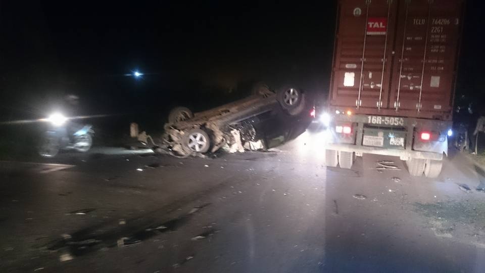 Lai BMW gay tai nan roi bo chay, tong canh sat bi thuong hinh anh