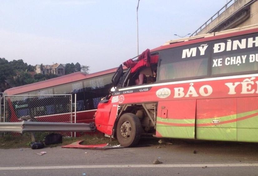 Xe giuong nam dam nhau do tranh gianh khach? hinh anh