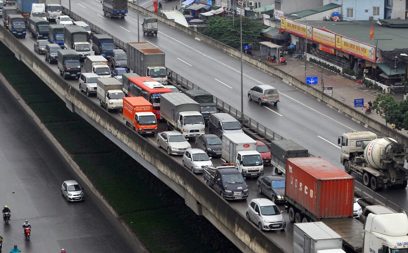 Xe tai tong lien hoan, vanh dai 3 tren cao tac 4 gio hinh anh