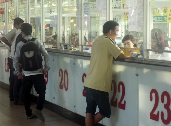 Moi ngay co 500 ve tau duoc tra lai, ve xe khach van con hinh anh