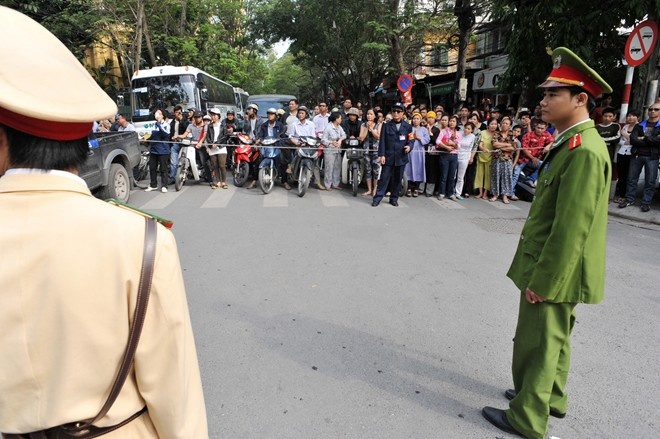 Cam xe tai vao noi do dip cuoi nam chong un tac hinh anh