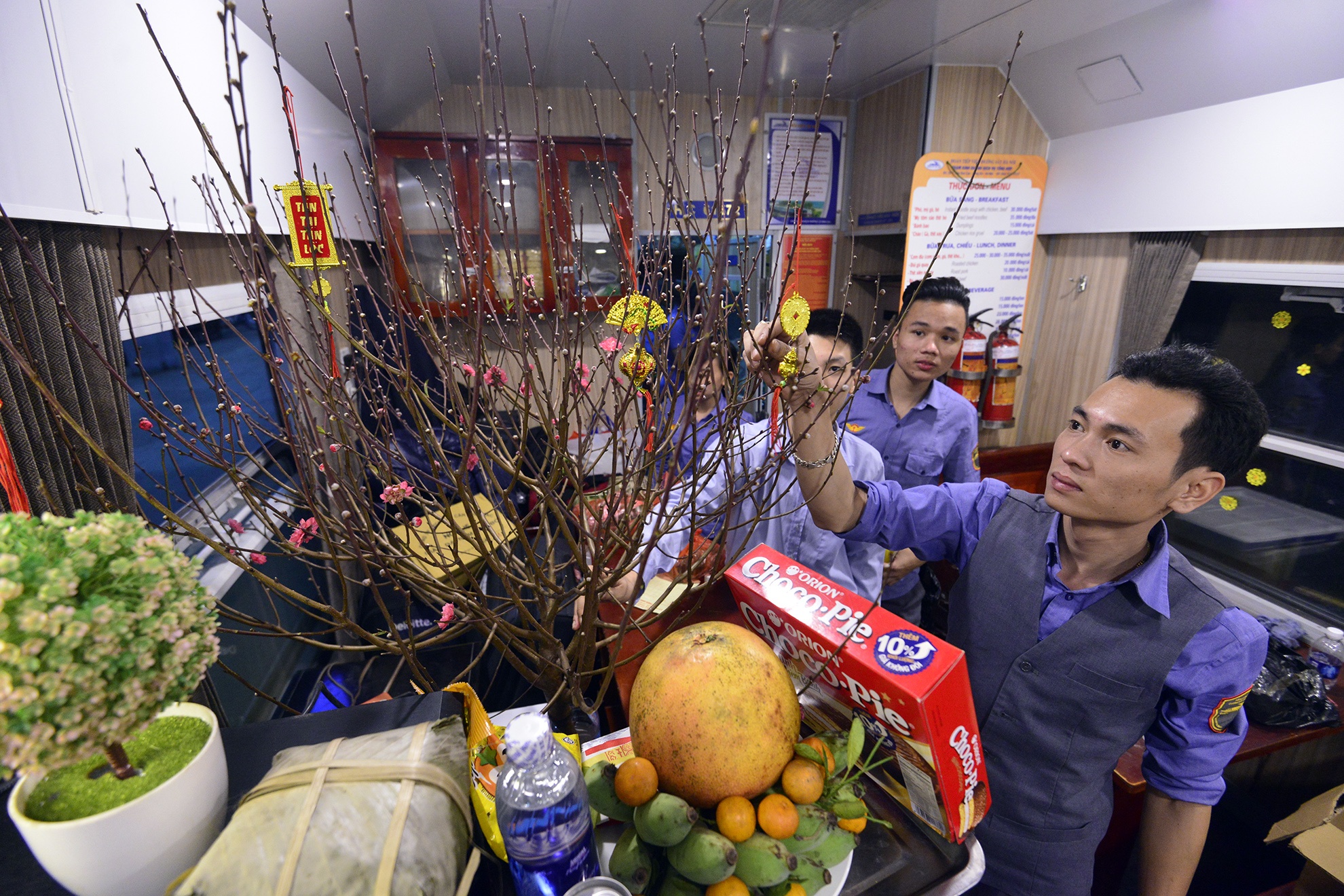 Dao Nhat Tan ve phuong Nam tren chuyen tau cuoi nam hinh anh