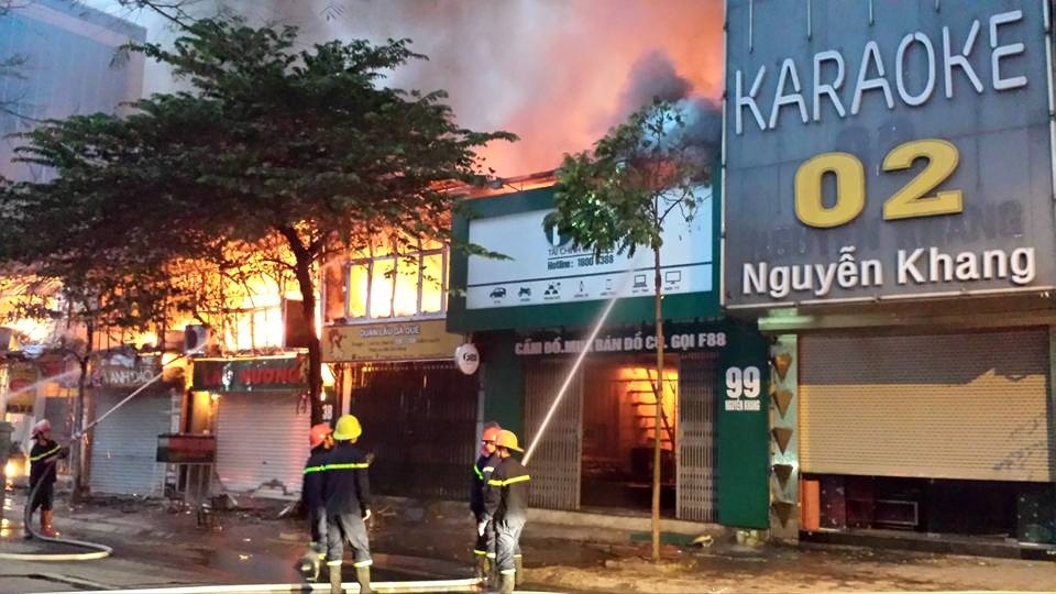 Bom nuoc song To Lich dap dam chay sang mung 4 Tet hinh anh