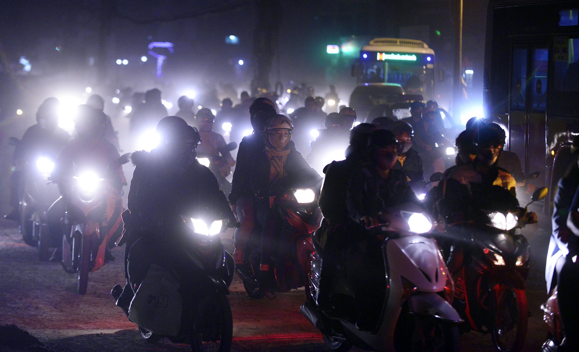 Cua ngo thu do un tac hon 10 km tu chieu den toi hinh anh