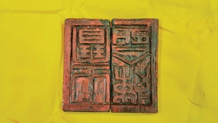 Tranh cai quanh an 'Sac menh chi bao' hinh anh