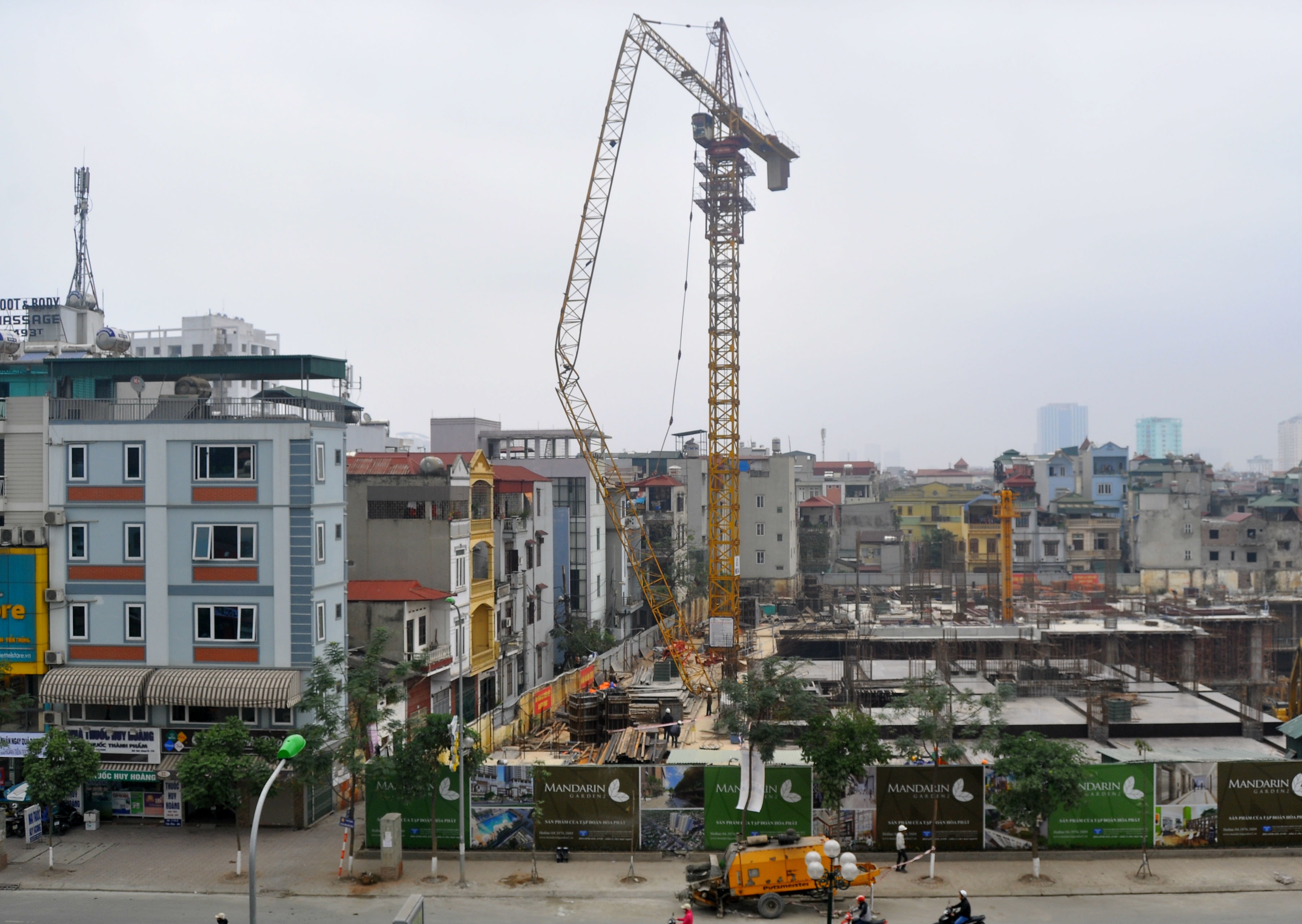 Gay can cau, hang chuc nguoi thao chay hinh anh