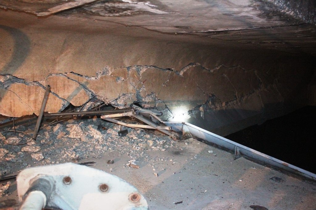 tau thuy dam nut cau anh 2