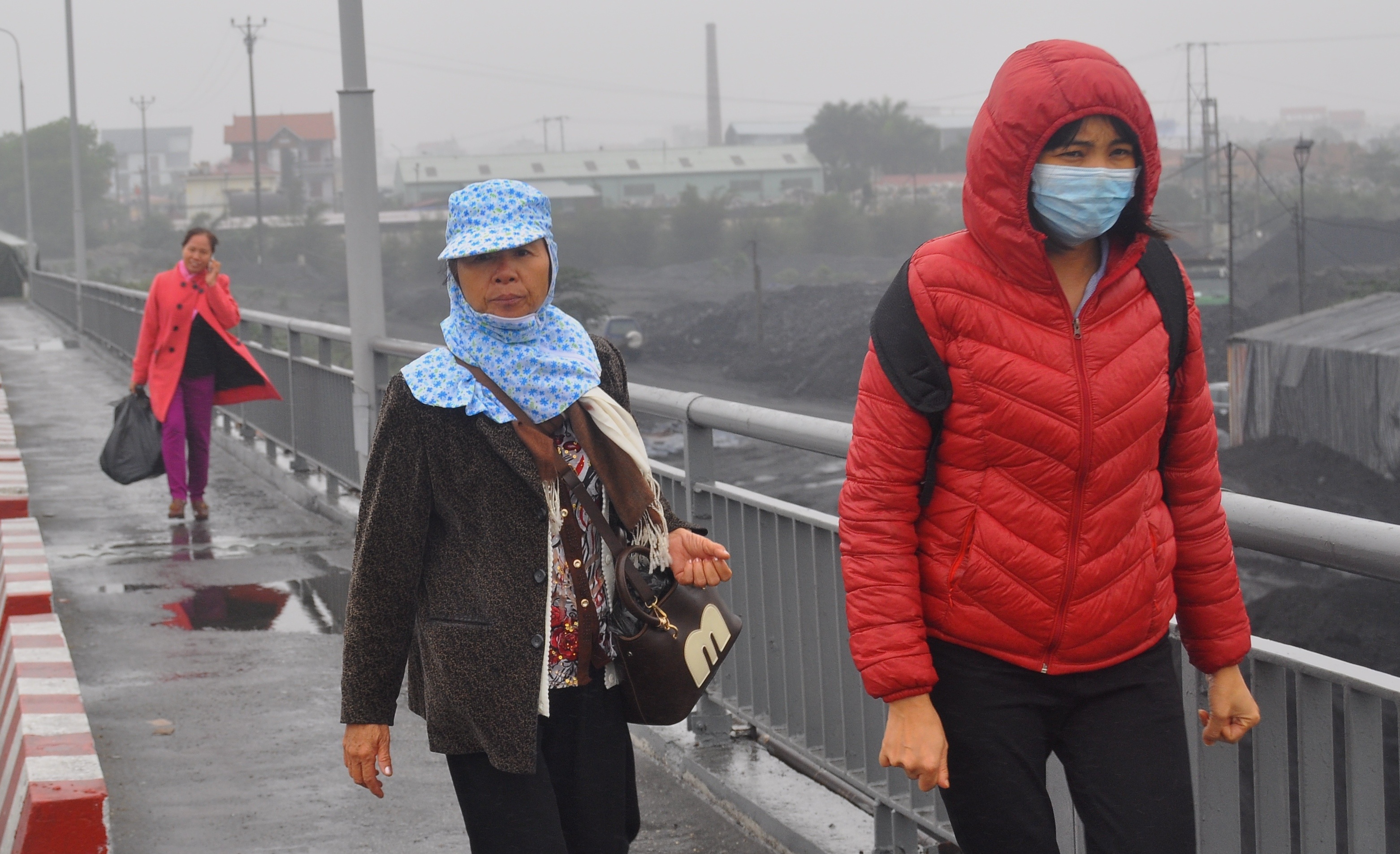 Tau thuy dam vo dam cau anh 10
