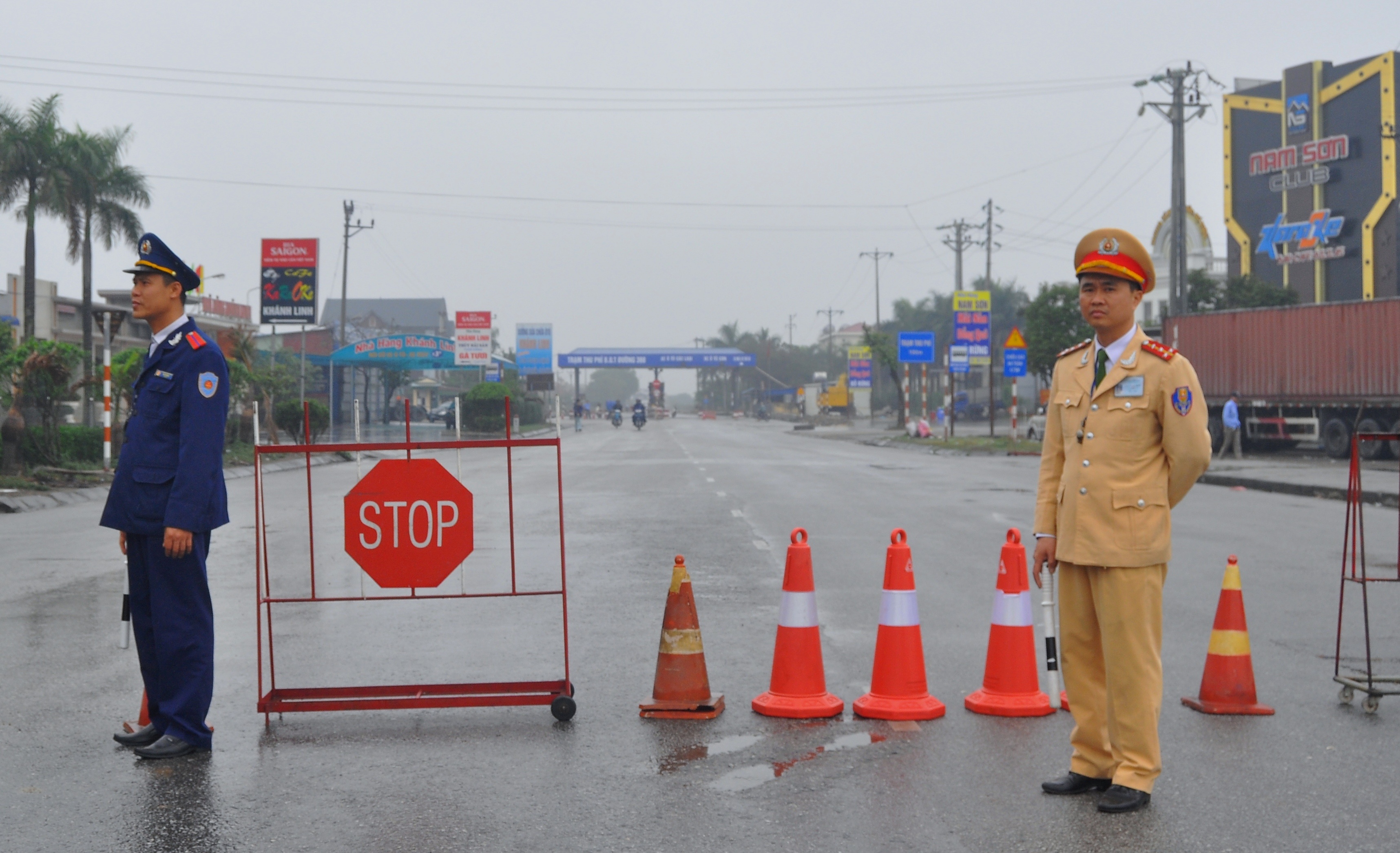 Tau thuy dam vo dam cau anh 11