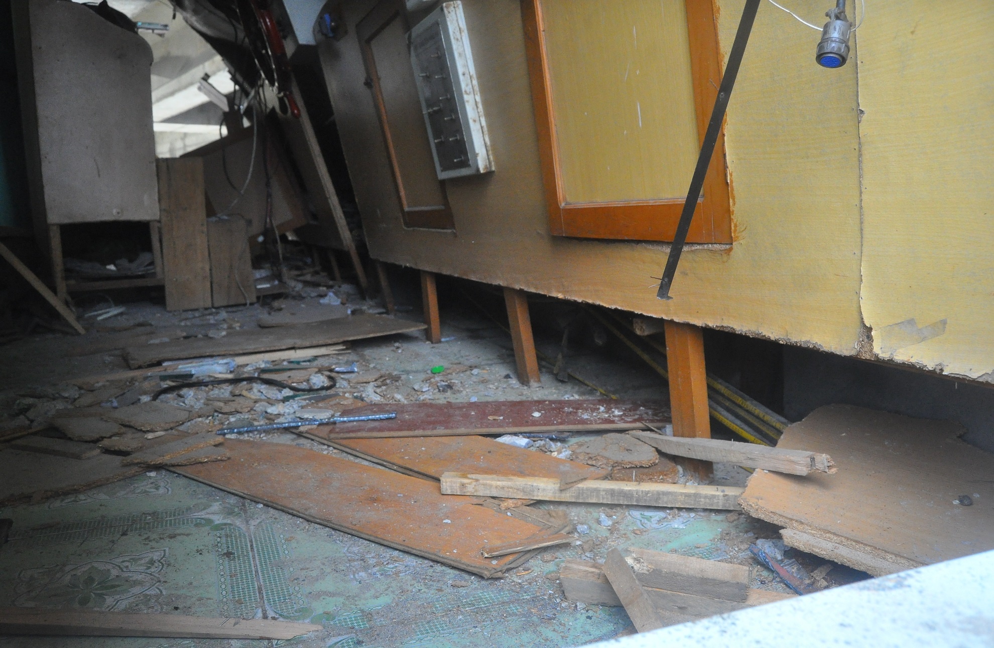 Tau thuy dam vo dam cau anh 5