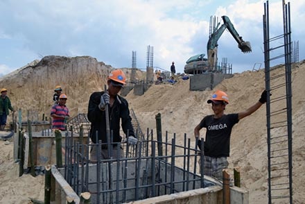 Hon 56.000 ngay cong tren cong truong khu tuong niem Gac Ma hinh anh