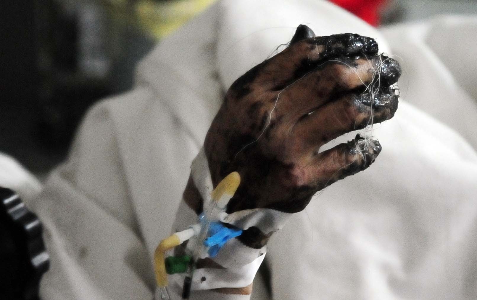 xe bon dam xe khach giua deo anh 2