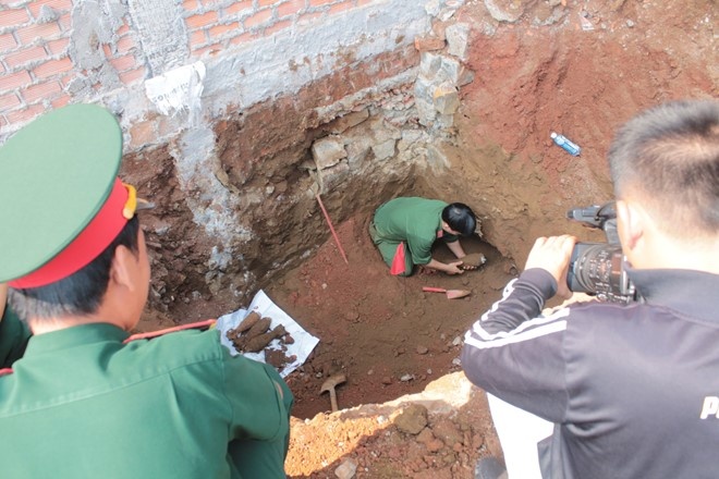 Hoan tat cong tac thao go ham vu khi so luong lon hinh anh