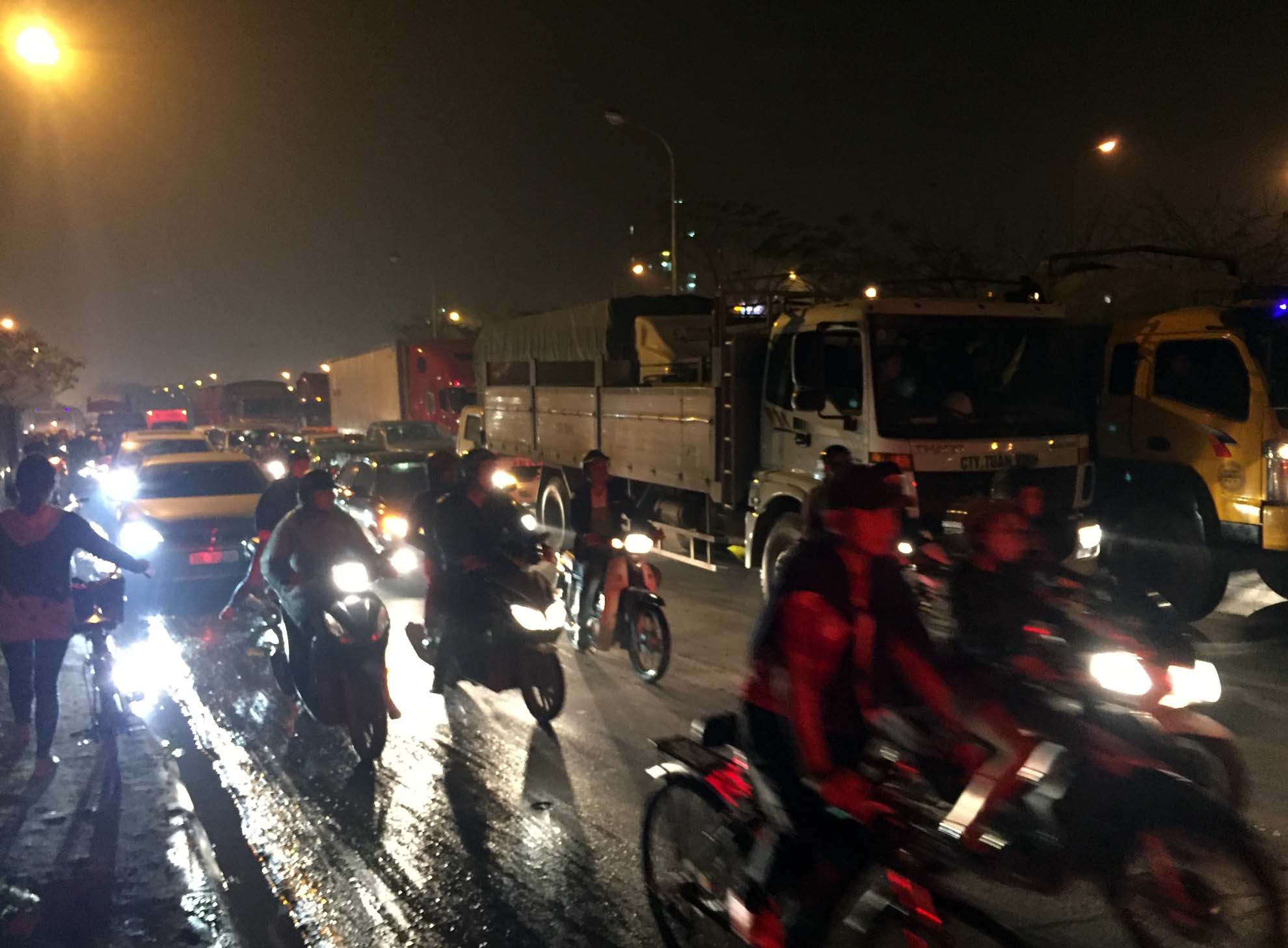 Xe tai can chet phu nu anh 2