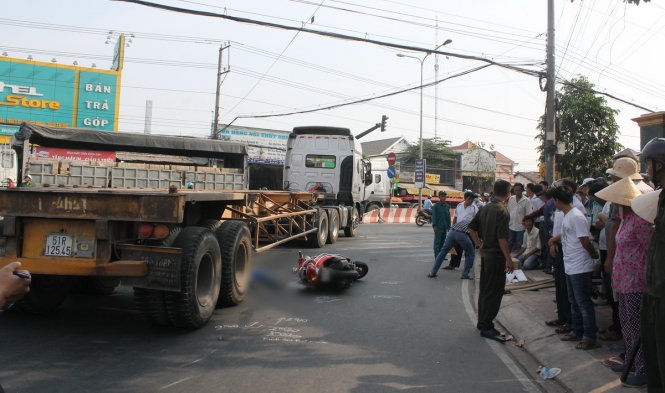 Dan vay danh tai xe container tong chet nguoi giua nga tu hinh anh