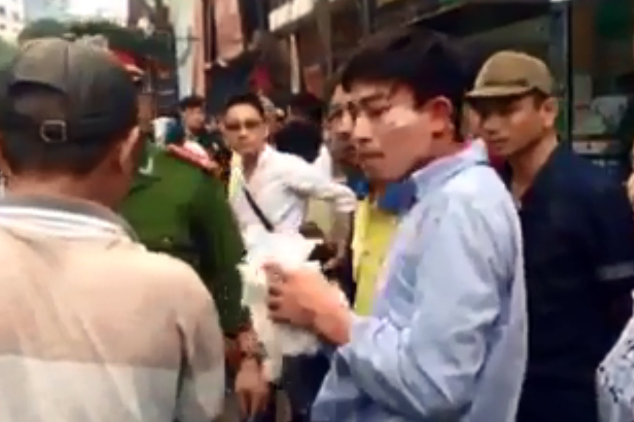 Dan vay danh tai xe Inova bo chay sau va cham hinh anh