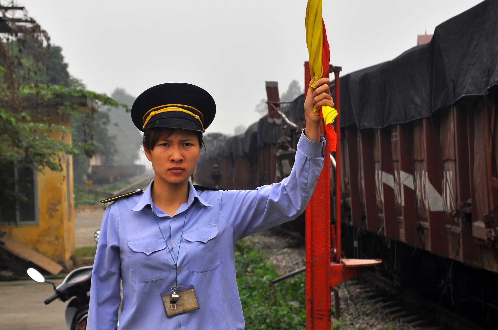 bang qua duong ray truoc mui tau hoa anh 7