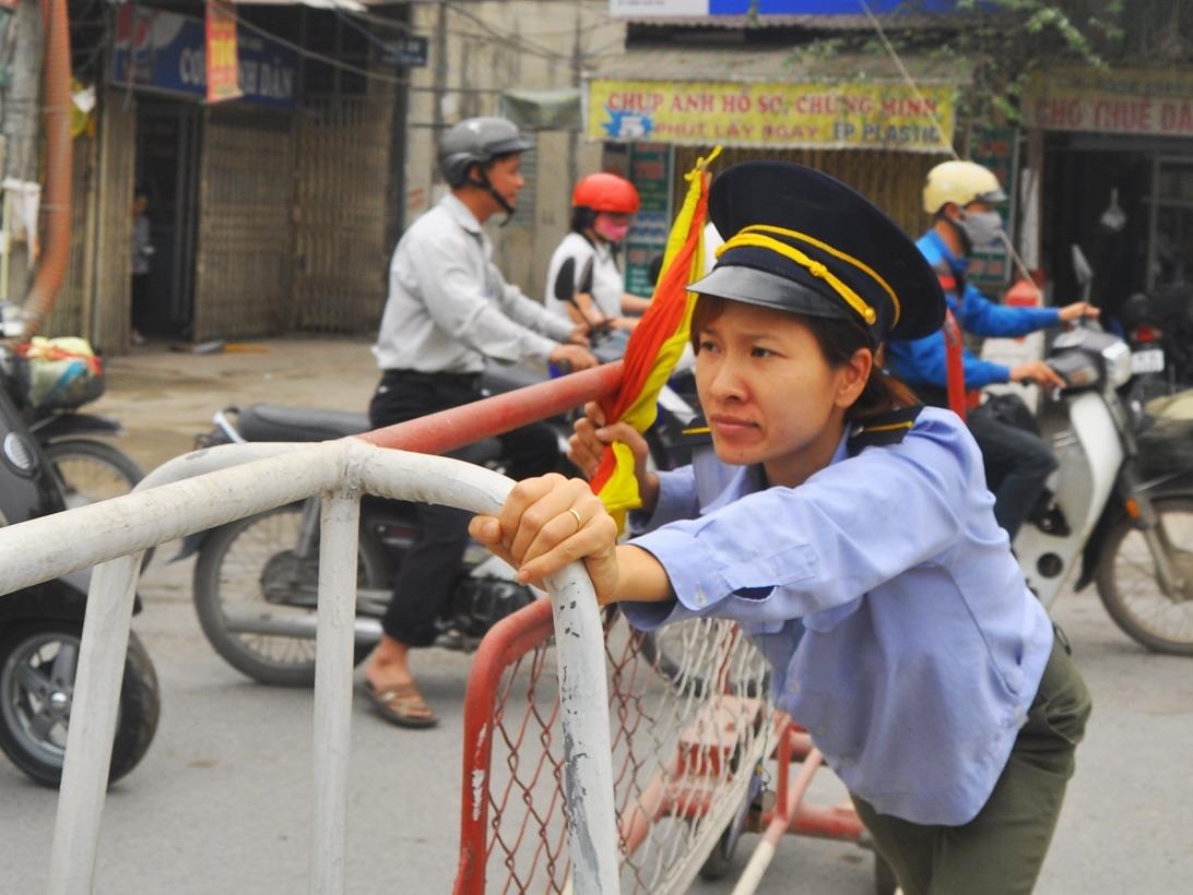 Phut hon loan khi tau hoa phanh gap nhuong duong xe may hinh anh