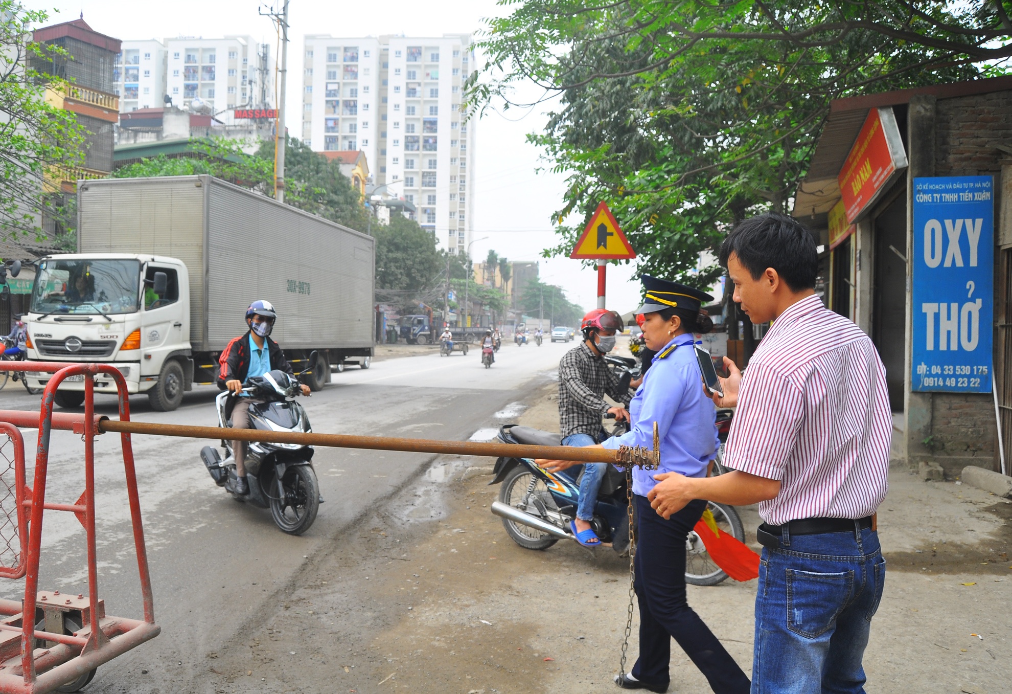 bang qua duong ray truoc mui tau hoa anh 4
