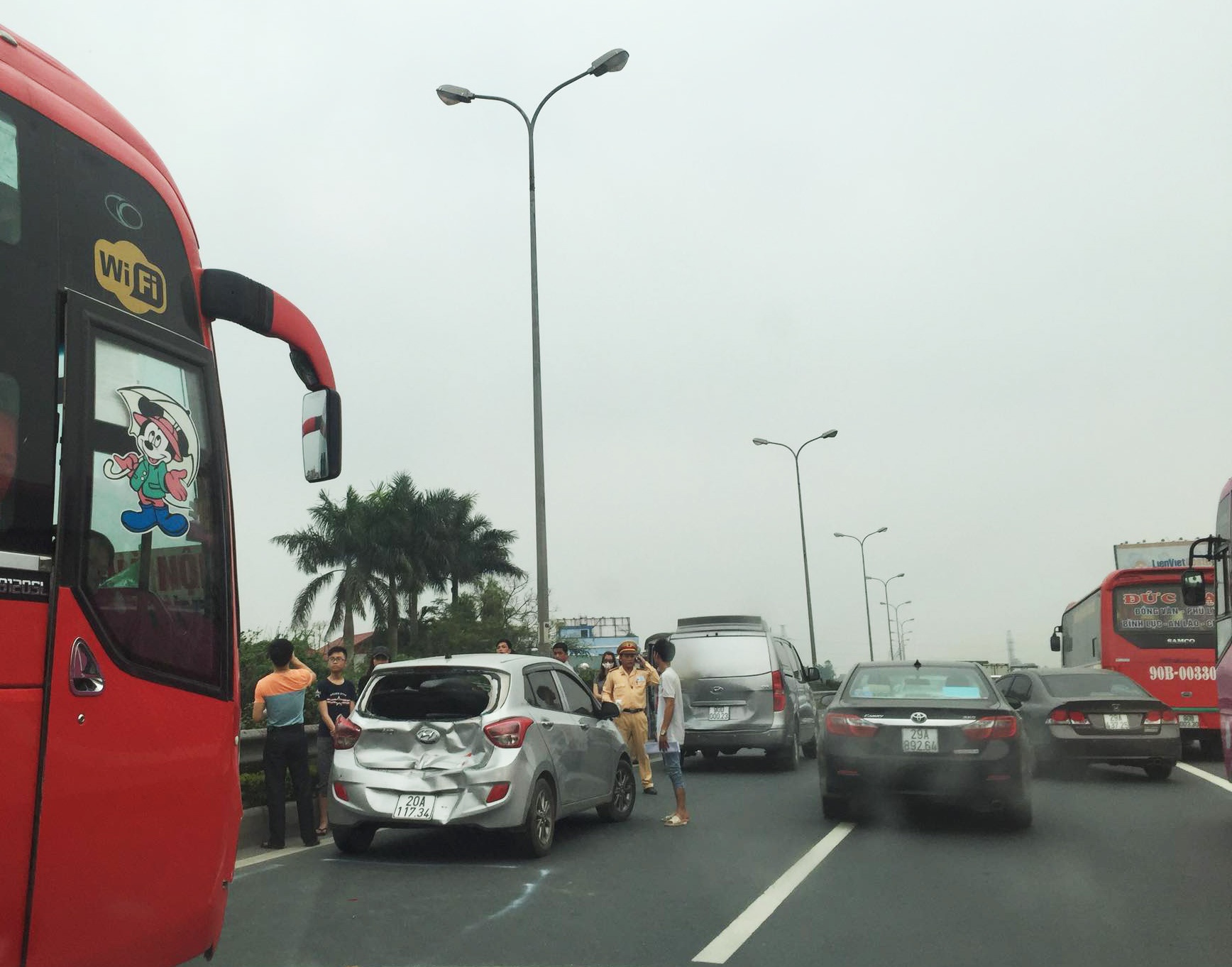 ùn tắc trên cao tốc Pháp Vân - Cầu Giẽ ảnh 2 un tac tren cao toc Phap Van - Cau Gie anh 2