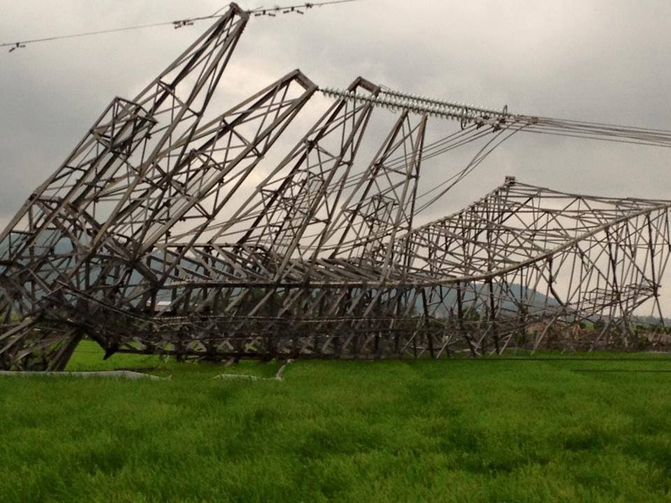 Giong loc quat do cot dien cao the 500kV hinh anh