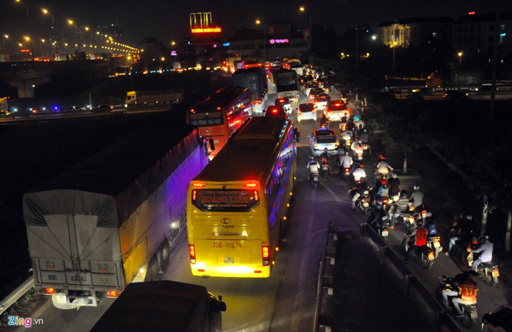 xe khach nhoi nhet ky nghi le anh 3