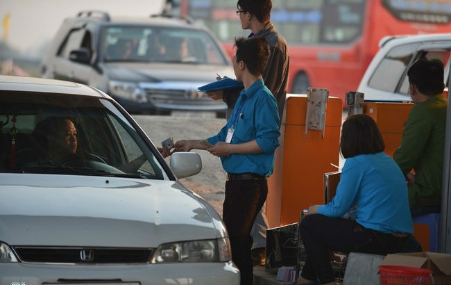 Yeu cau ngung thu phi cao toc khi xay ra un tac hon 1 km hinh anh