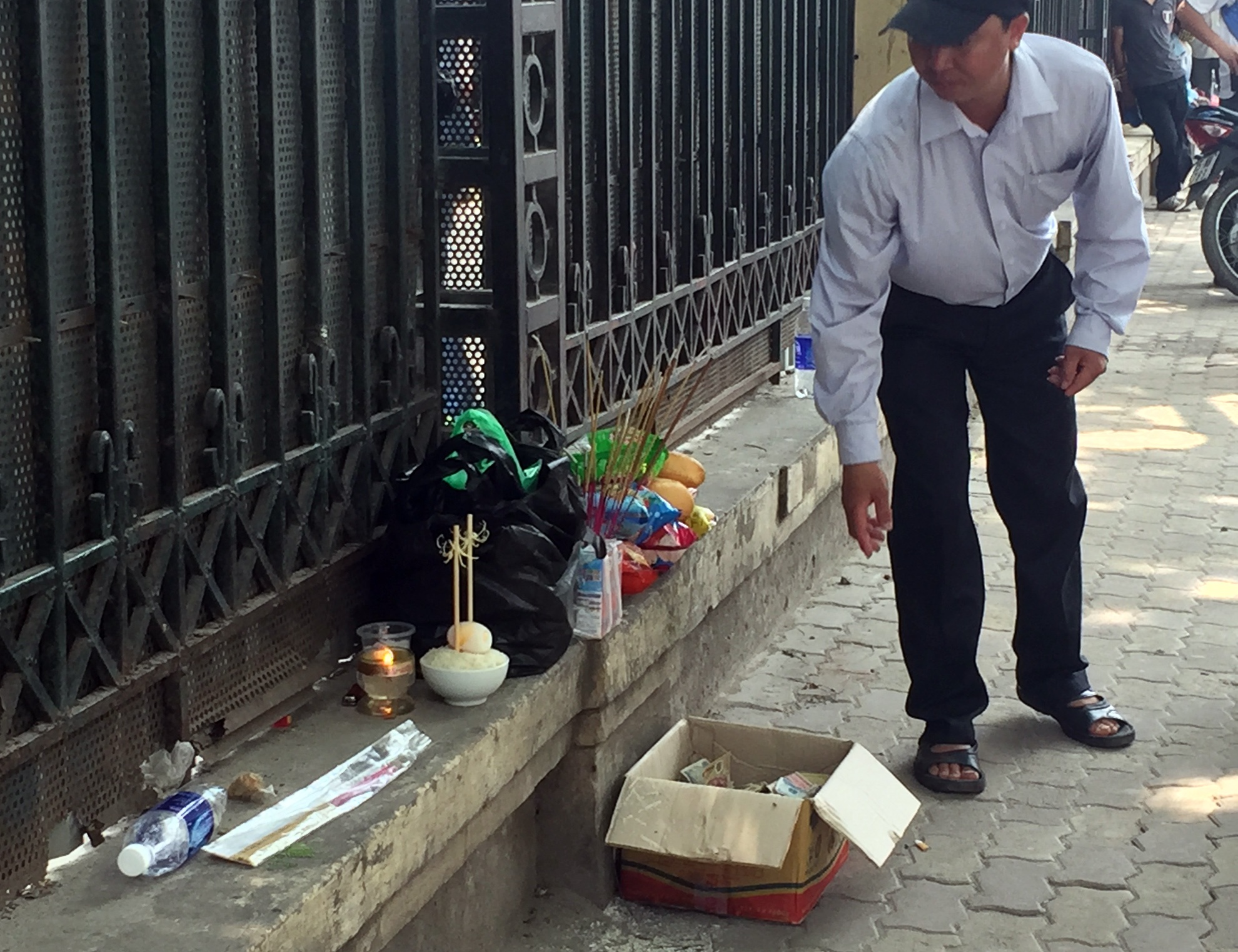 thai nhi bi bo roi o ben My Dinh anh 1