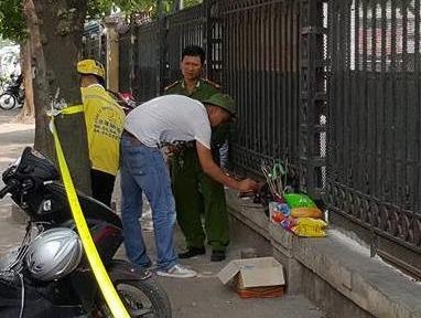 Thai nhi bi bo roi o cong ben xe My Dinh hinh anh