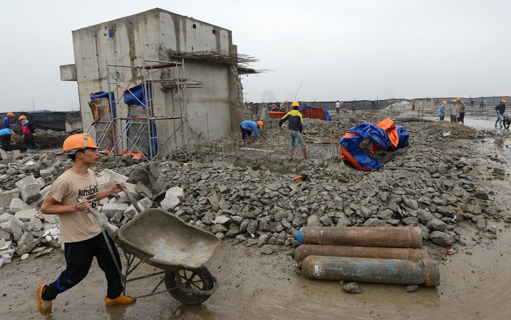 Xuat hien nguoi can tro pha do cong trinh o 8B Le Truc hinh anh