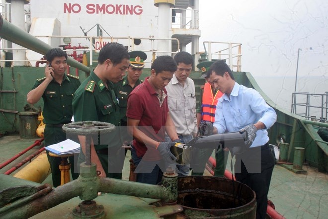 Tam giu tau cho 2,1 trieu lit xang khong chung tu hinh anh