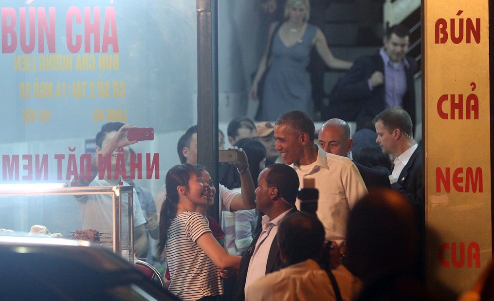 Tong thong Obama an bun cha Ha Noi hinh anh