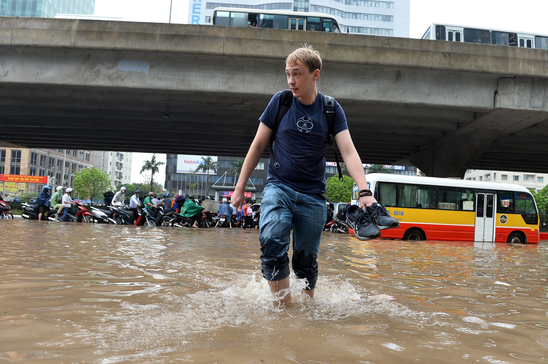 Ha Noi ngap sau anh 17