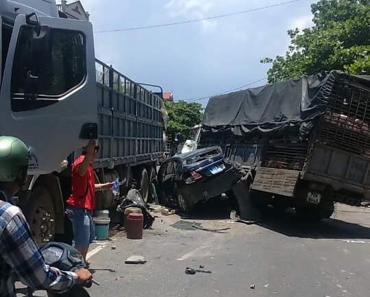 xe biển xanh gây tai nạn ảnh 1 xe bien xanh gay tai nan anh 1