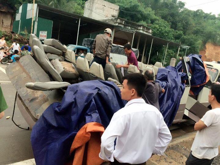 xe khách bay nóc sau va chạm ảnh 1 xe khach bay noc sau va cham anh 1