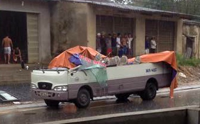 Xe khach 29 cho bay noc, 7 nguoi nhap vien hinh anh