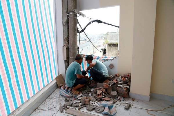 Cot dien xuyen nha dan anh 1