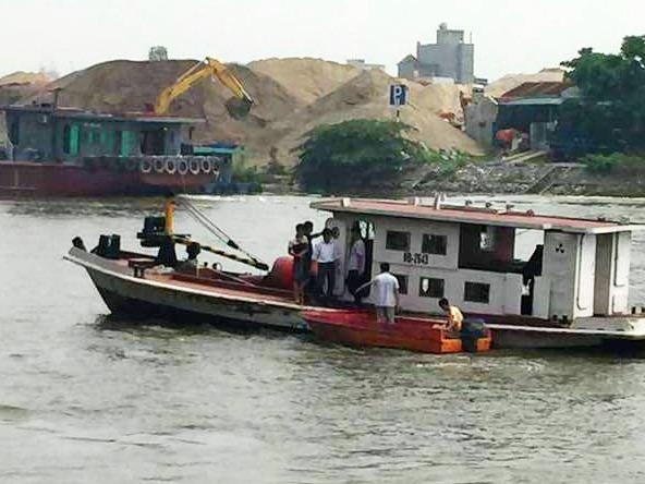 4 nguoi nhay song sau vu va cham tau thuy hinh anh