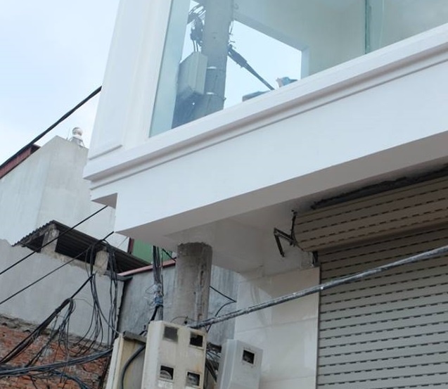 Thao do cot dien xuyen nha o Ha Noi hinh anh