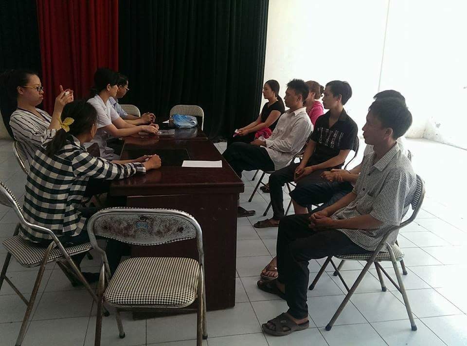 Bé trai hai tuổi bị bỏ rơi ảnh 1 Be trai hai tuoi bi bo roi anh 1