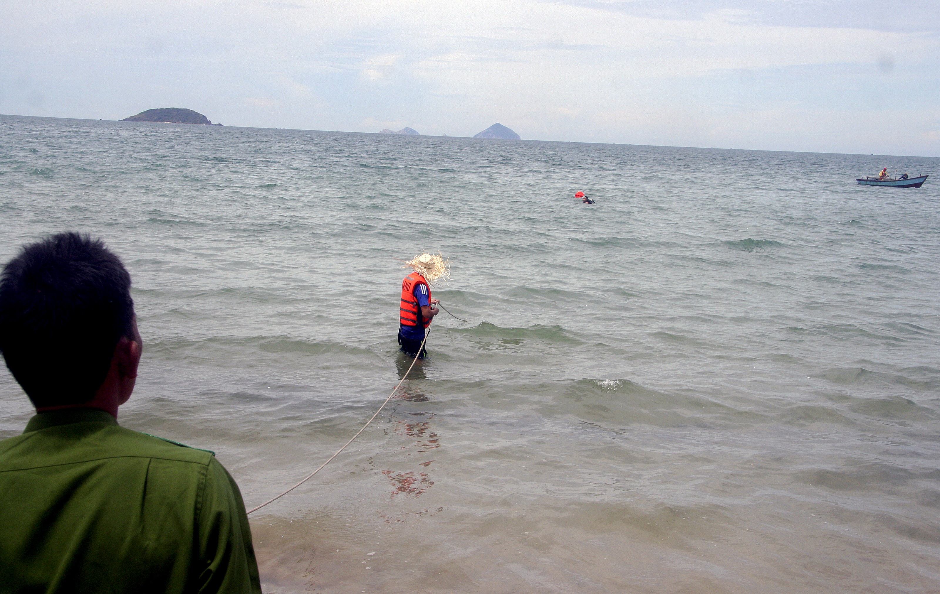 Một cô giáo tử vong khi đi tắm biển ảnh 1 Mot co giao tu vong khi di tam bien anh 1