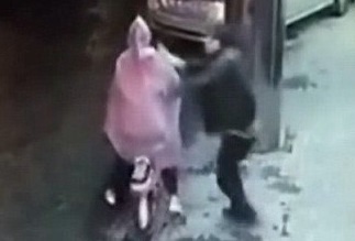 Ke bien thai ep nhieu phu nu vao le duong sam so hinh anh