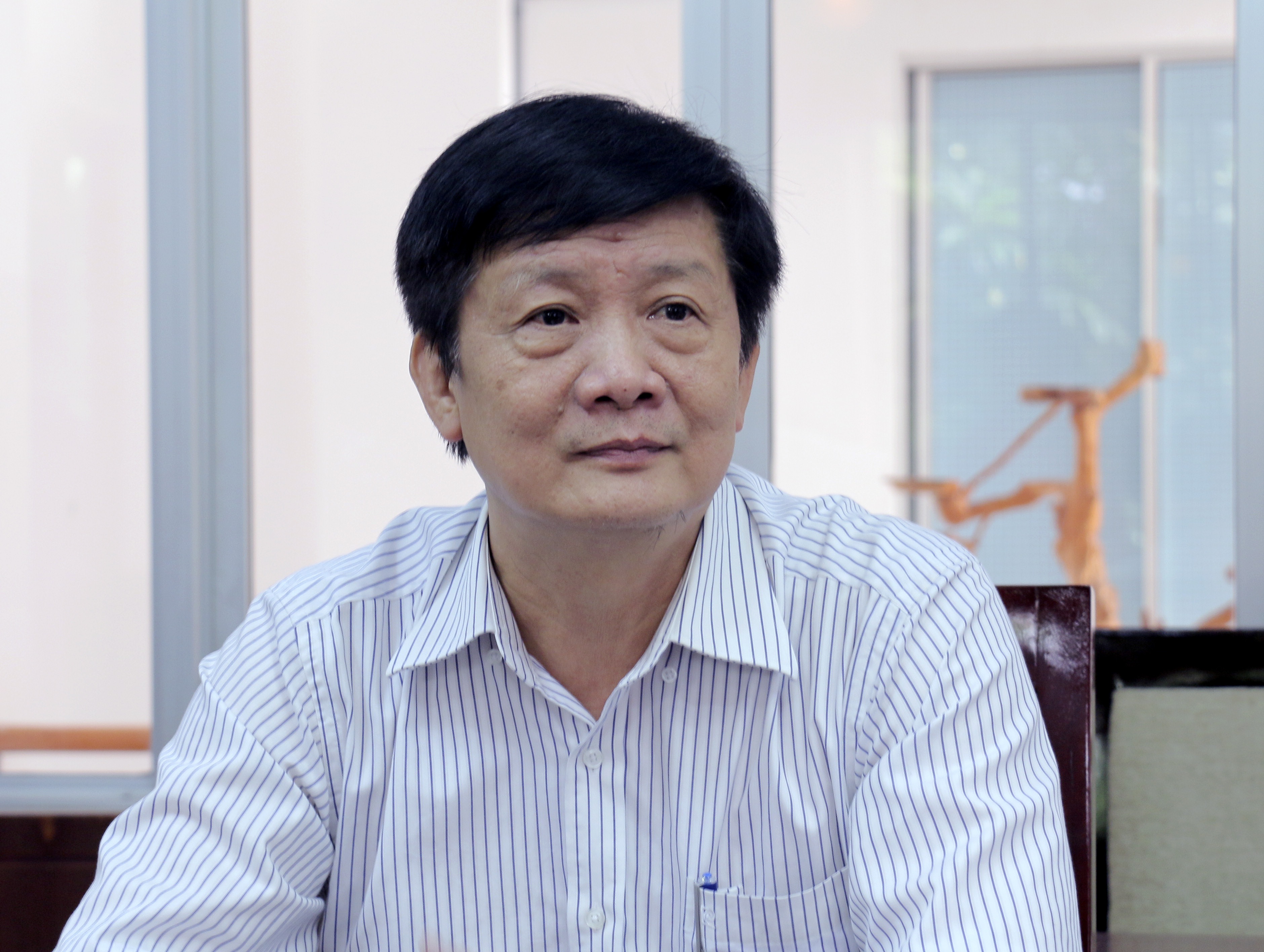 Khanh Hoa chan chinh nguoi nuoc ngoai kinh doanh trai phep va huong dan vien chui anh 1