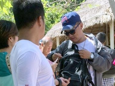 Hang loat cong ty lu hanh bi phat vi dung HDV Trung Quoc hinh anh