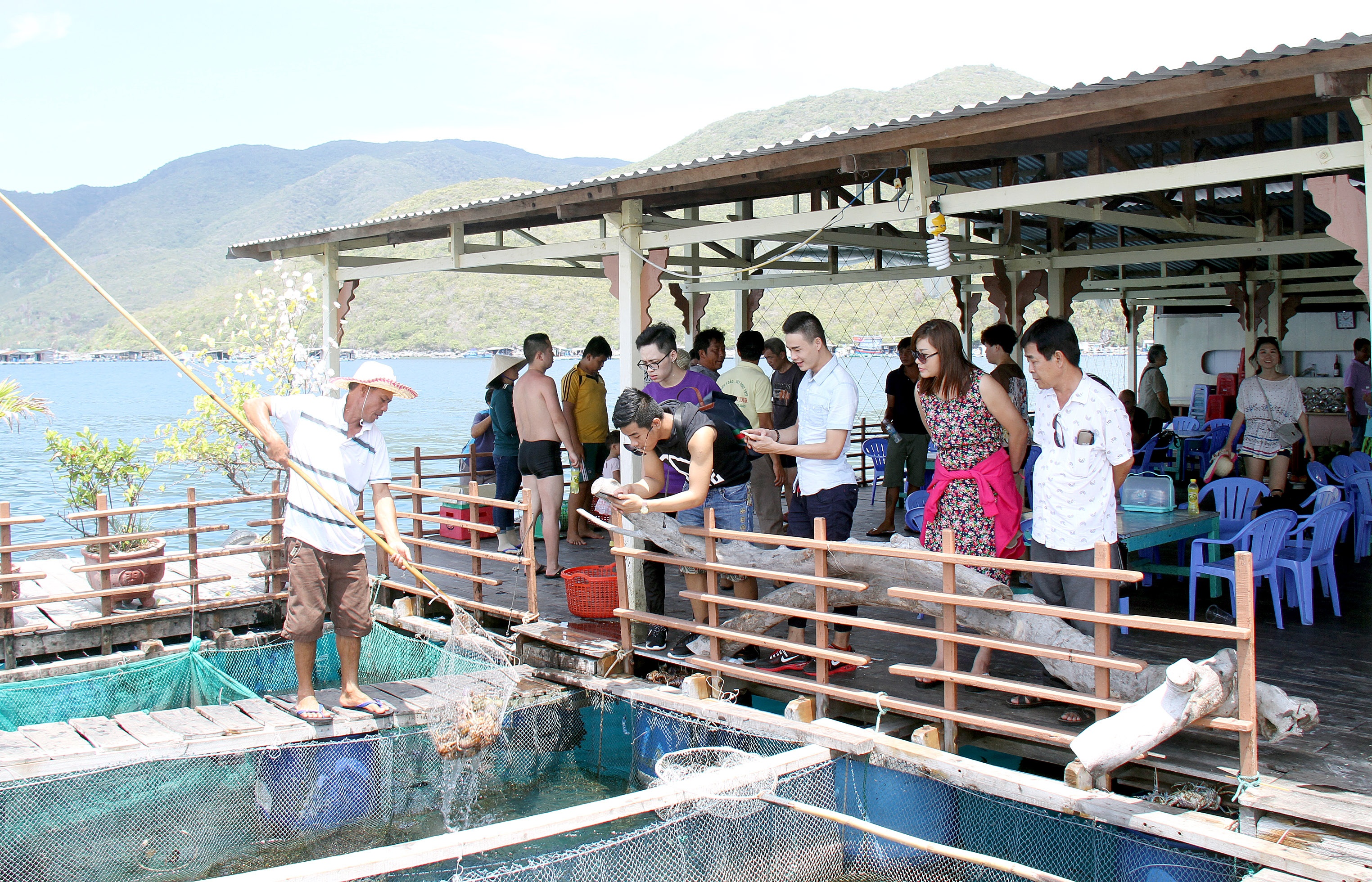 Khanh Hoa se cham dut hoat dong cac be noi tren bien hinh anh