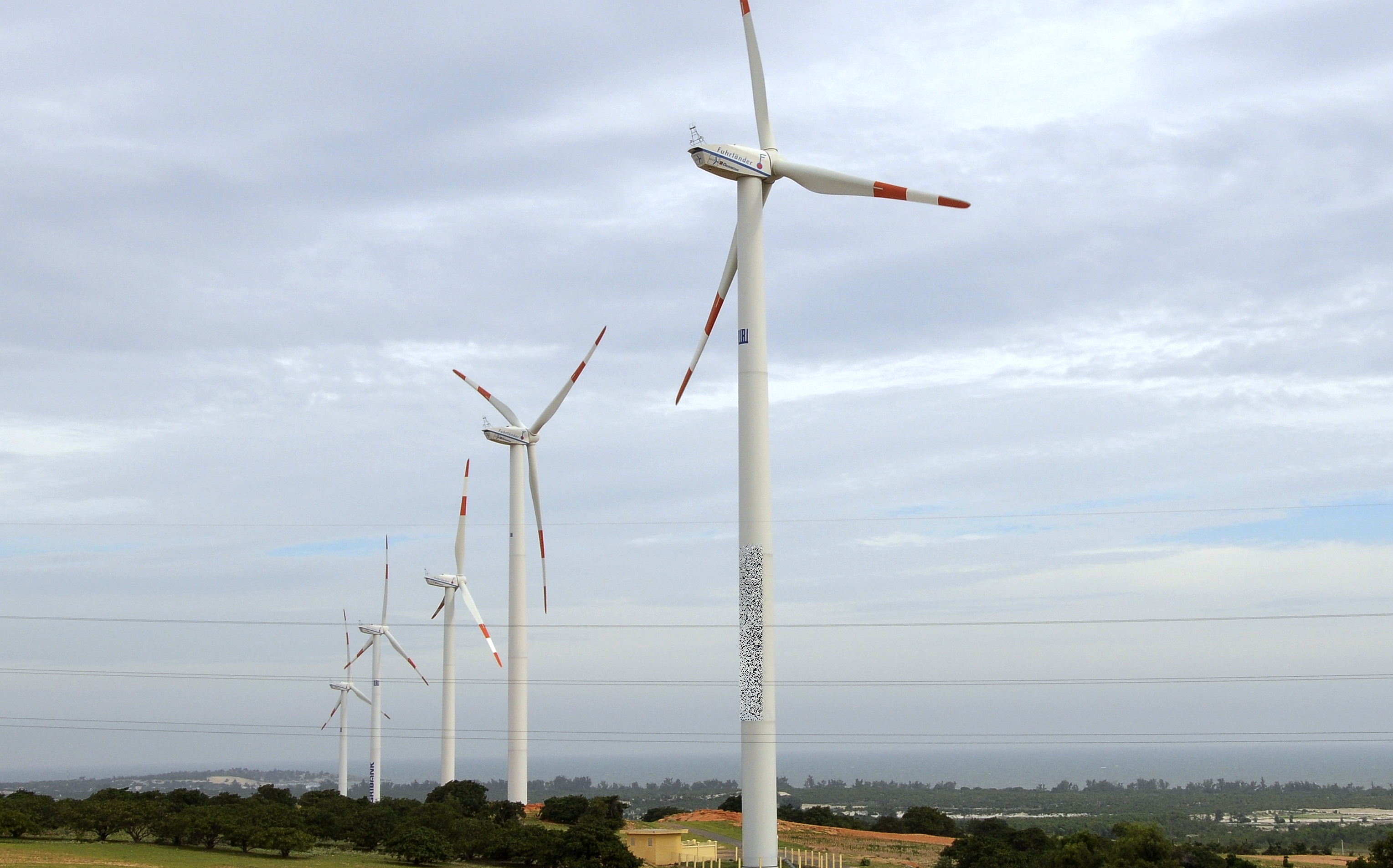 Khong lay dat nong nghiep cap cho du an dien mat troi hinh anh