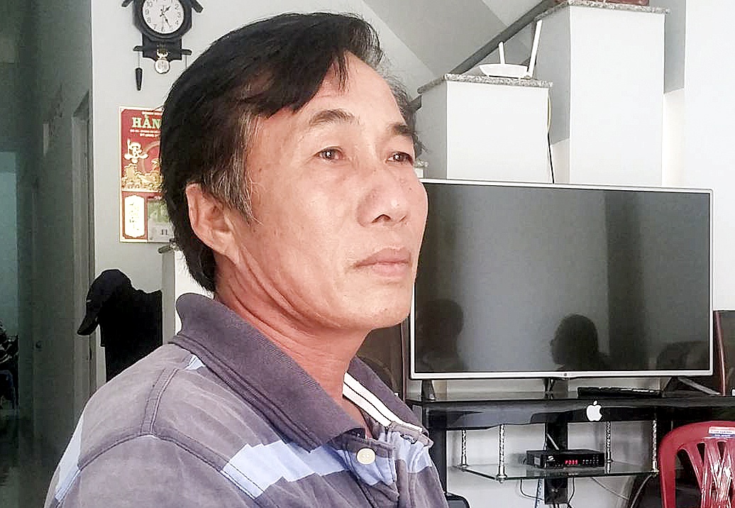 Chìm tàu, 5 ngư dân thoát nạn ảnh 1 Chim tau, 5 ngu dan thoat nan anh 1