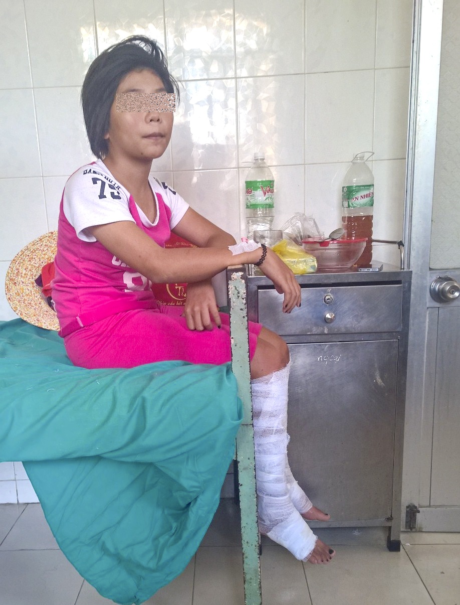 nữ sinh đốt trường ảnh 1 nu sinh dot truong anh 1