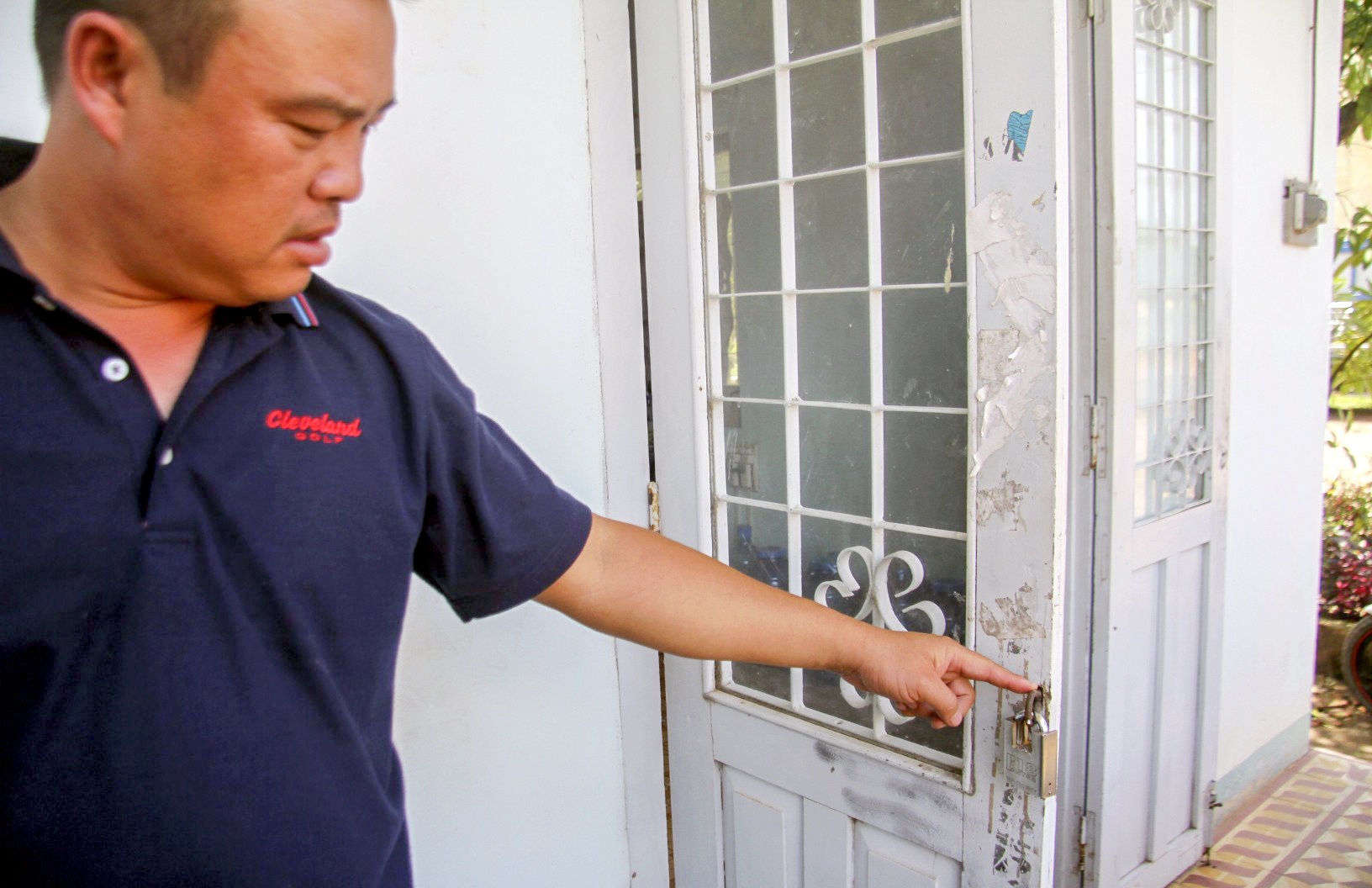 Canh sat vao cuoc vu trom duc ket sat lay 200 trieu dong hinh anh