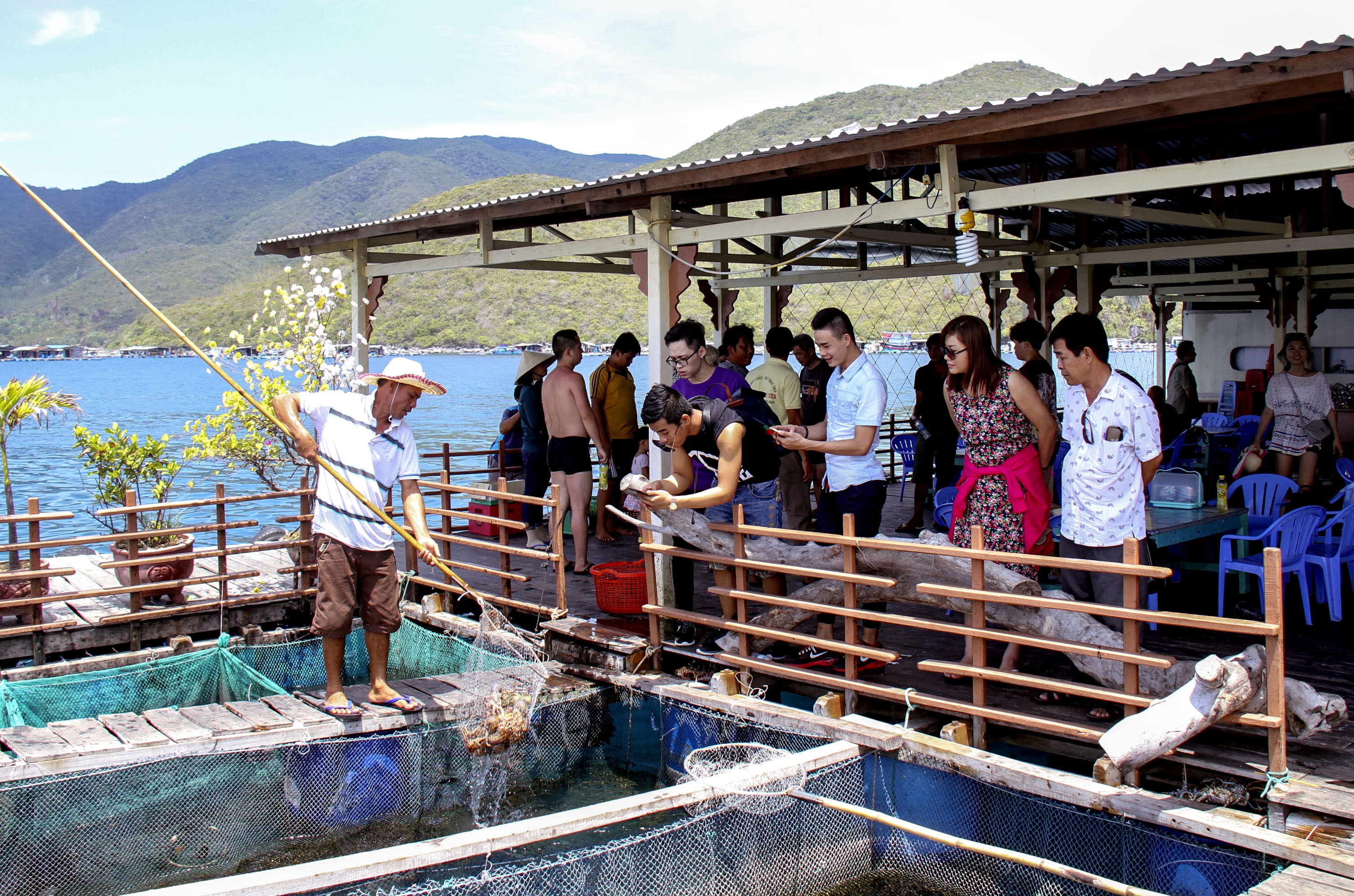 Khanh Hoa nghiem cam nha hang, be noi hoat dong hinh anh